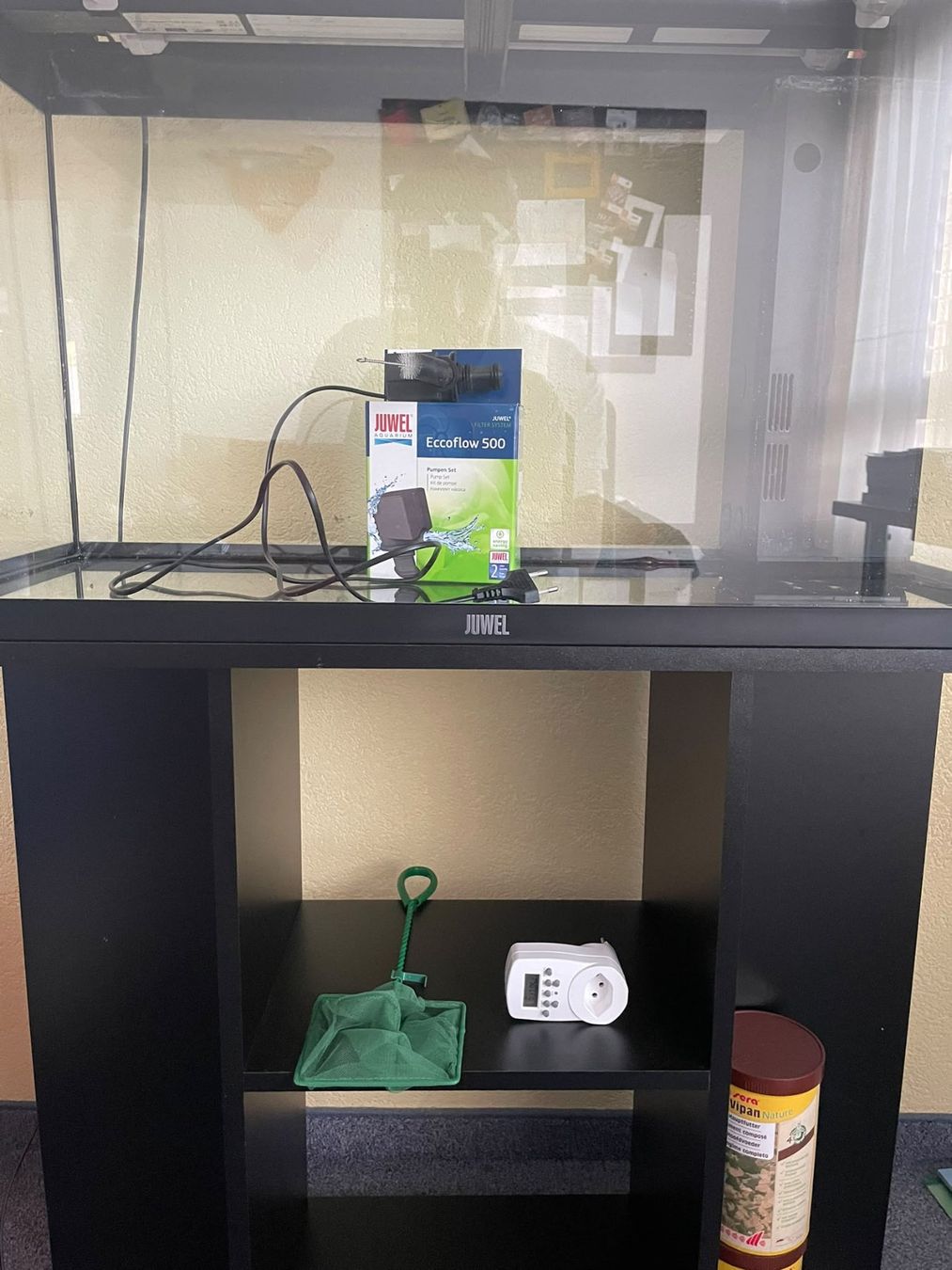 Juwel Aquarium: Aquarium mit Gestell – D'occasion à Wetzikon ZH par and_7xqs
