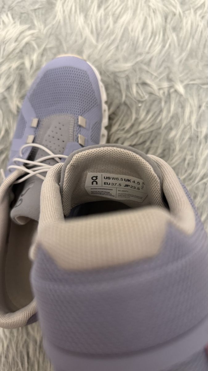 On Damenschuhe: On Running Cloud Schuhe lila size 37.5 – Gebraucht aus Boswil von hey.itsme 5