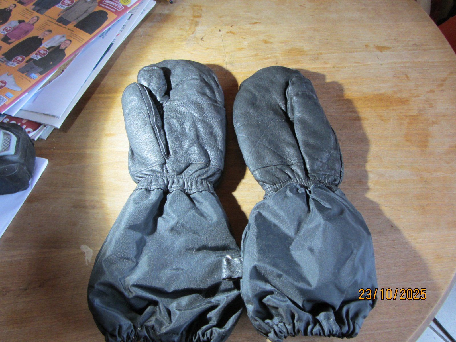 Schweizer Armee Handschuhe & Handstulpen: Schweizerarmee Fausthandschuhe mit Daumen und Zeigfinger Occ – Gebraucht aus Boll von Huweli 1