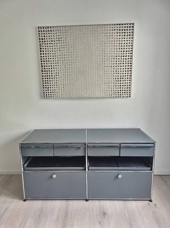USM Étagères: Original USM Haller Sideboard, Mittelgrau – D'occasion à Winkel par julia_111