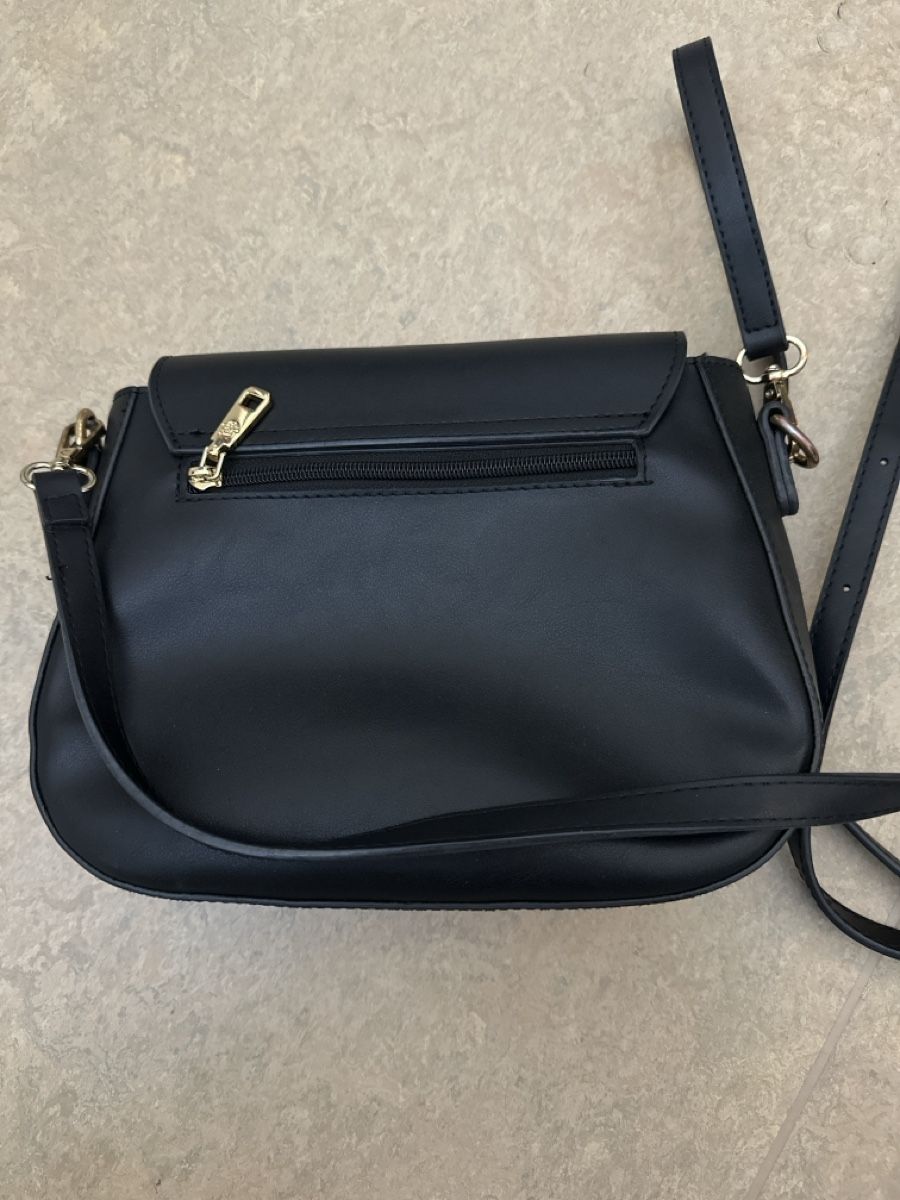 Taschen für Damen: Schwarze Handtasche – Gebraucht aus Winterthur von Can.sel37 1