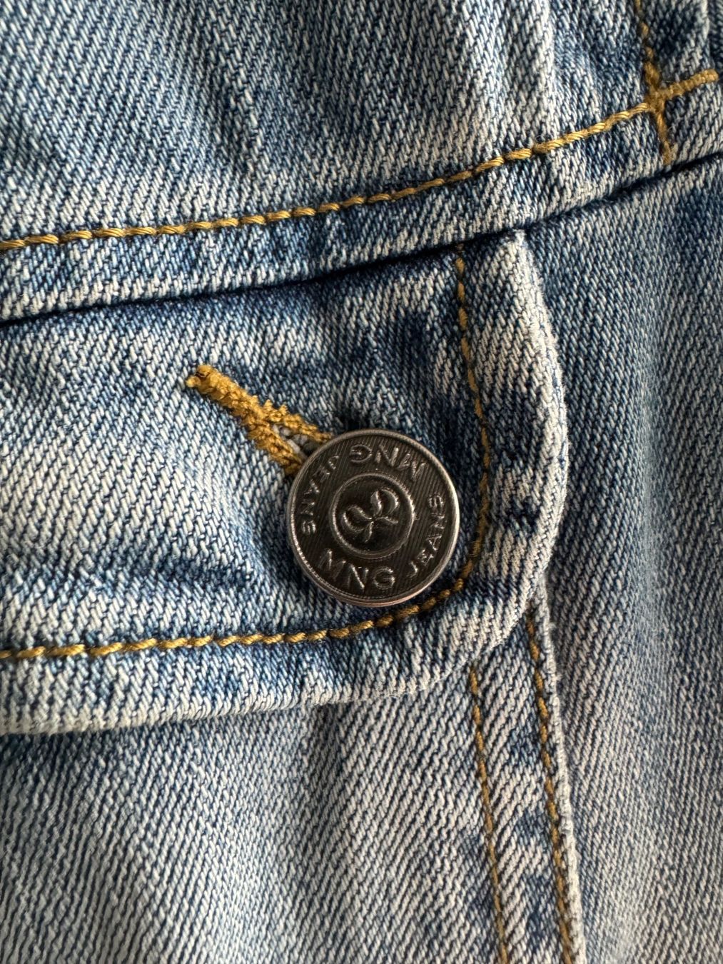 Mango Giacche: Jeans Jacke Blau Mango – Usato da Trélex venduto da stripedthrift 3