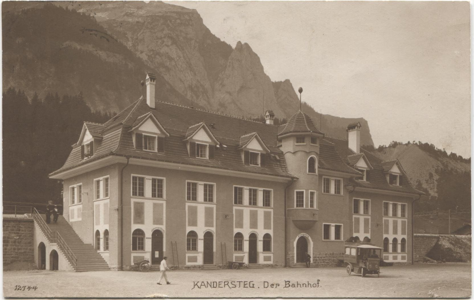Cartoline postali: KANDERSTEG BE 1914 Postauto + Bahnhof – Usato da Rothrist venduto da Clanx