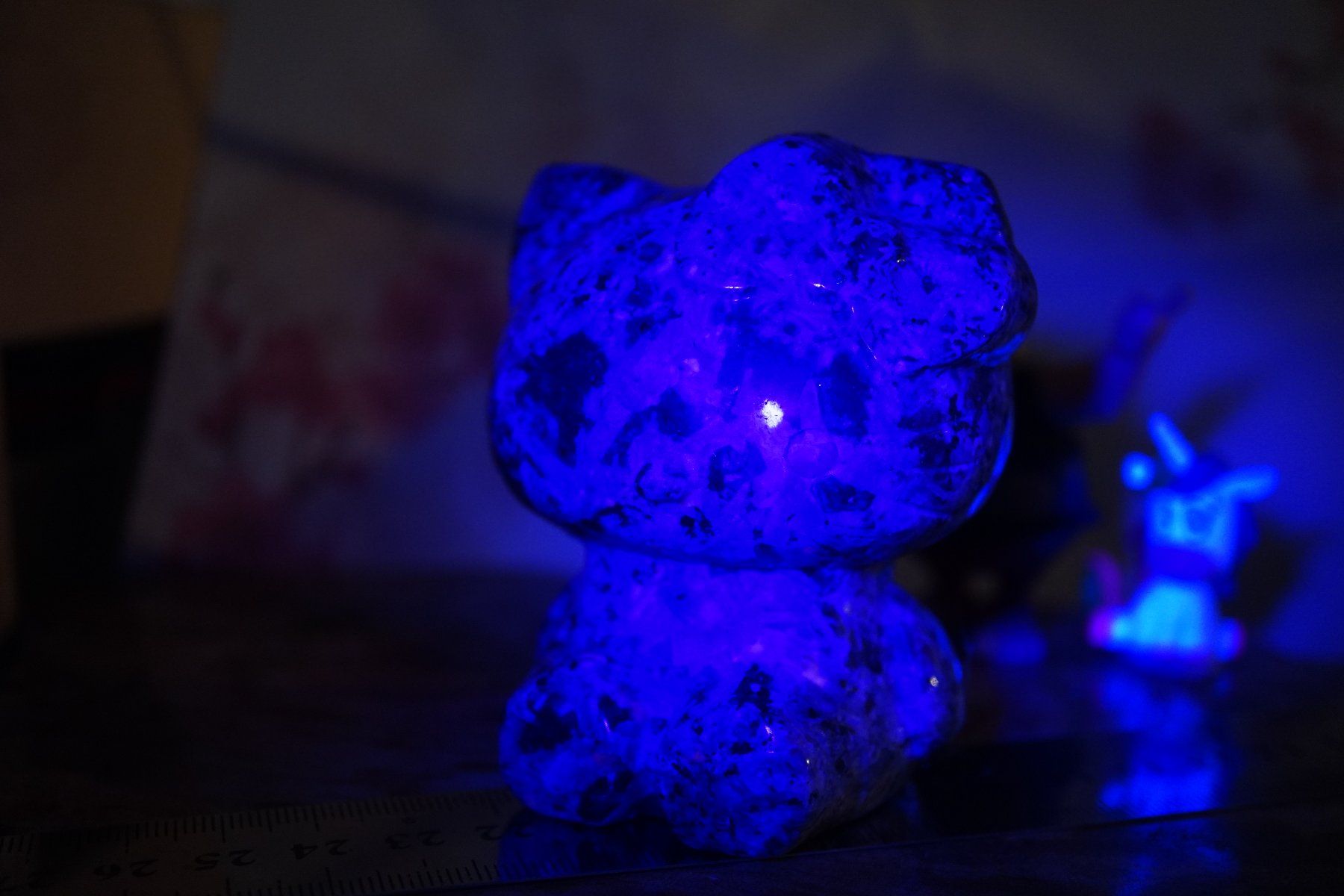 Minerali & Pietre curative: Yooperlite    Hello Kitty   70mm x 50 mm  UV Aktive – Nuovo (secondo la descrizione) da Eschenbach SG venduto da topstone 7
