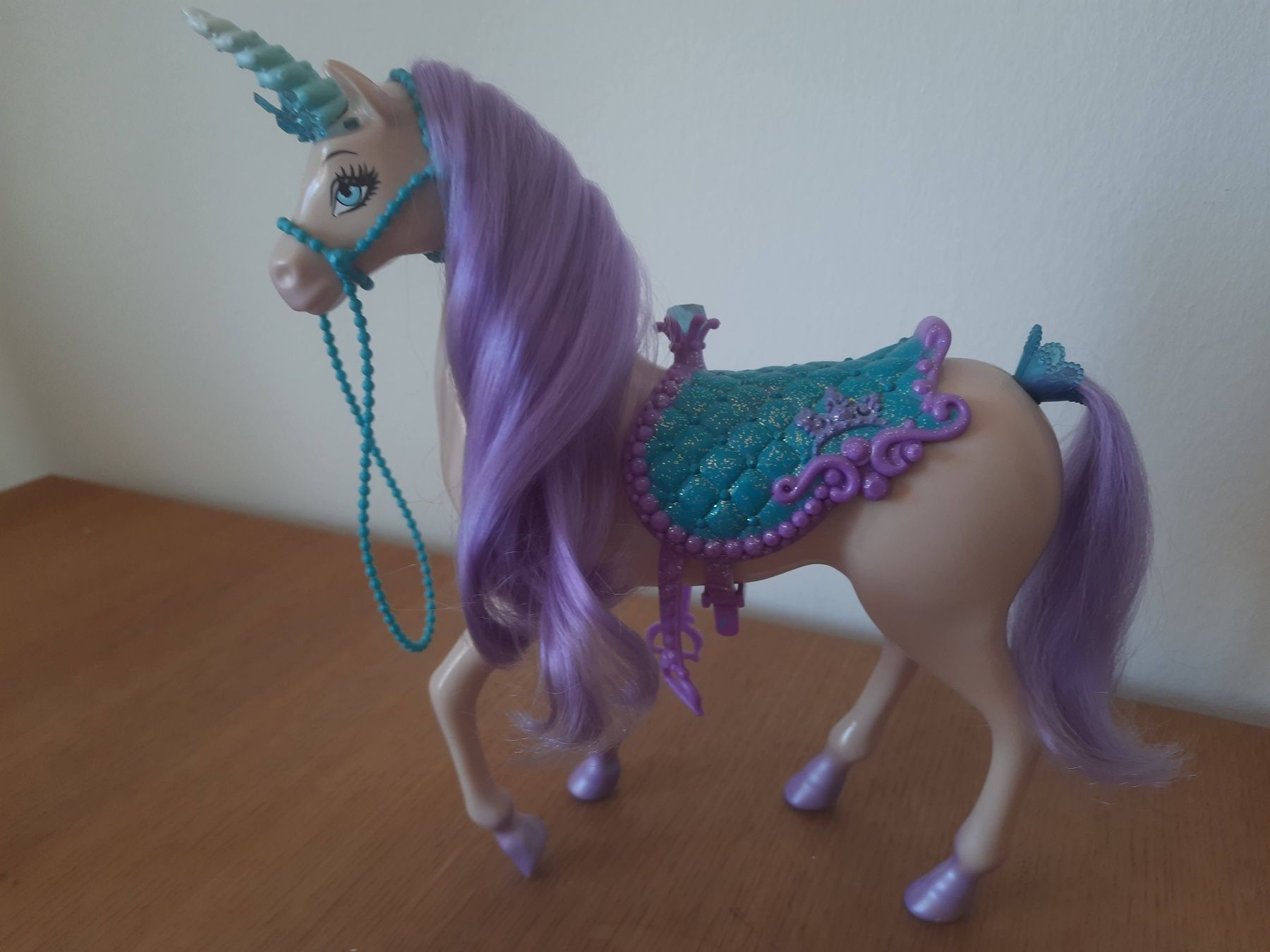 Spielzeuge: Einhorn Barbie – Gebraucht aus Neuenhof von  2