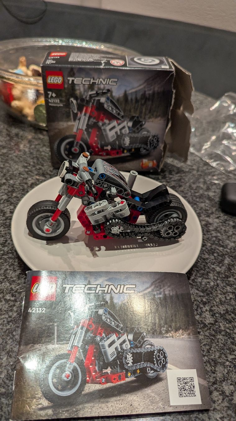 Lego Giocattoli: Lego Technic Chopper Motorrad 42132 neuwertig – Usato da Wohlen AG venduto da Biber75