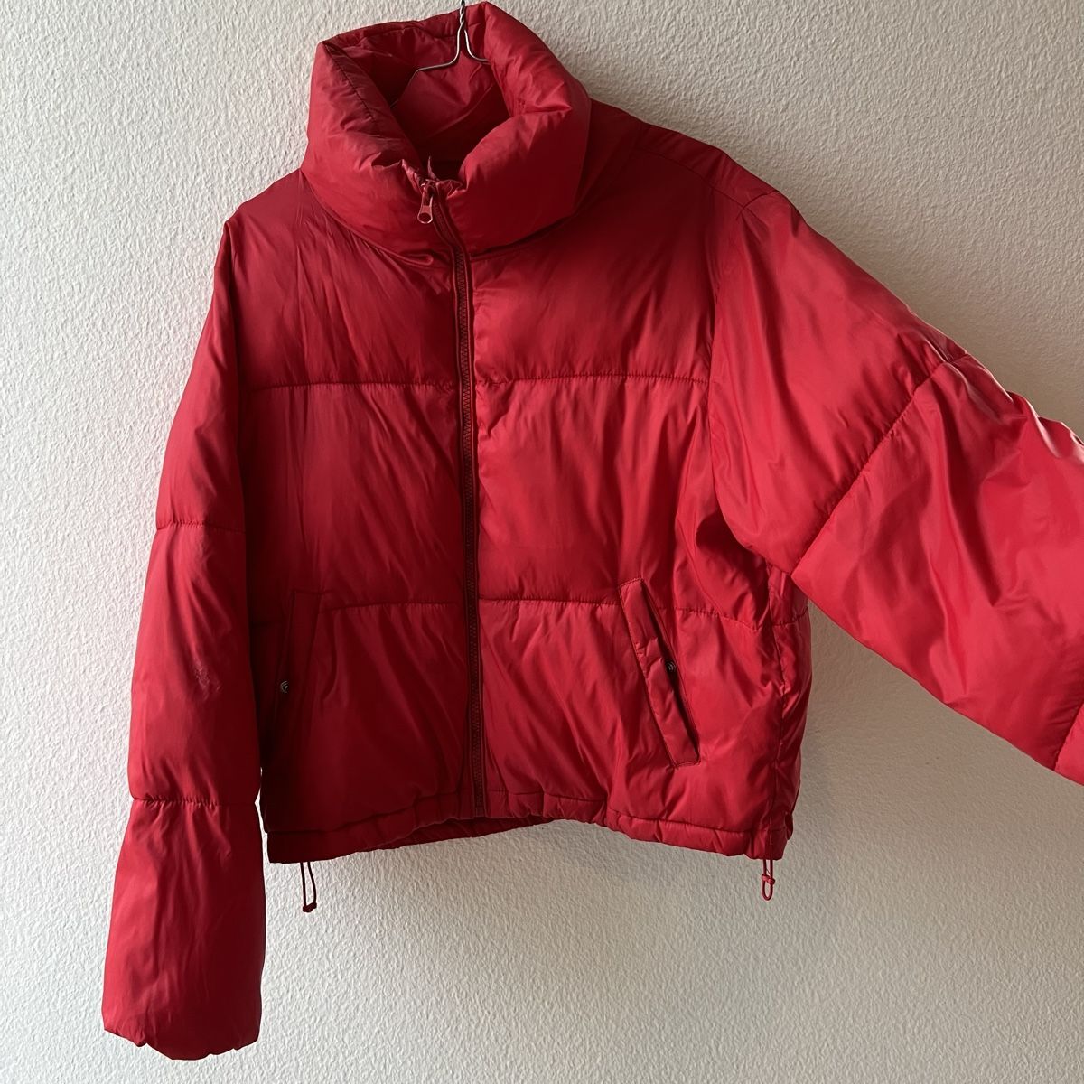 Guess Giacche: Guess Pufferjacke in rot – Usato da Arlesheim venduto da Charlotte.grm