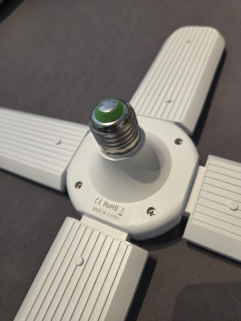 Lampade: LED Pflanzenlampe 200W, E27 552 LED – Nuovo e nell'imballaggio originale da Bad Zurzach venduto da Bachmann_Dominik 2
