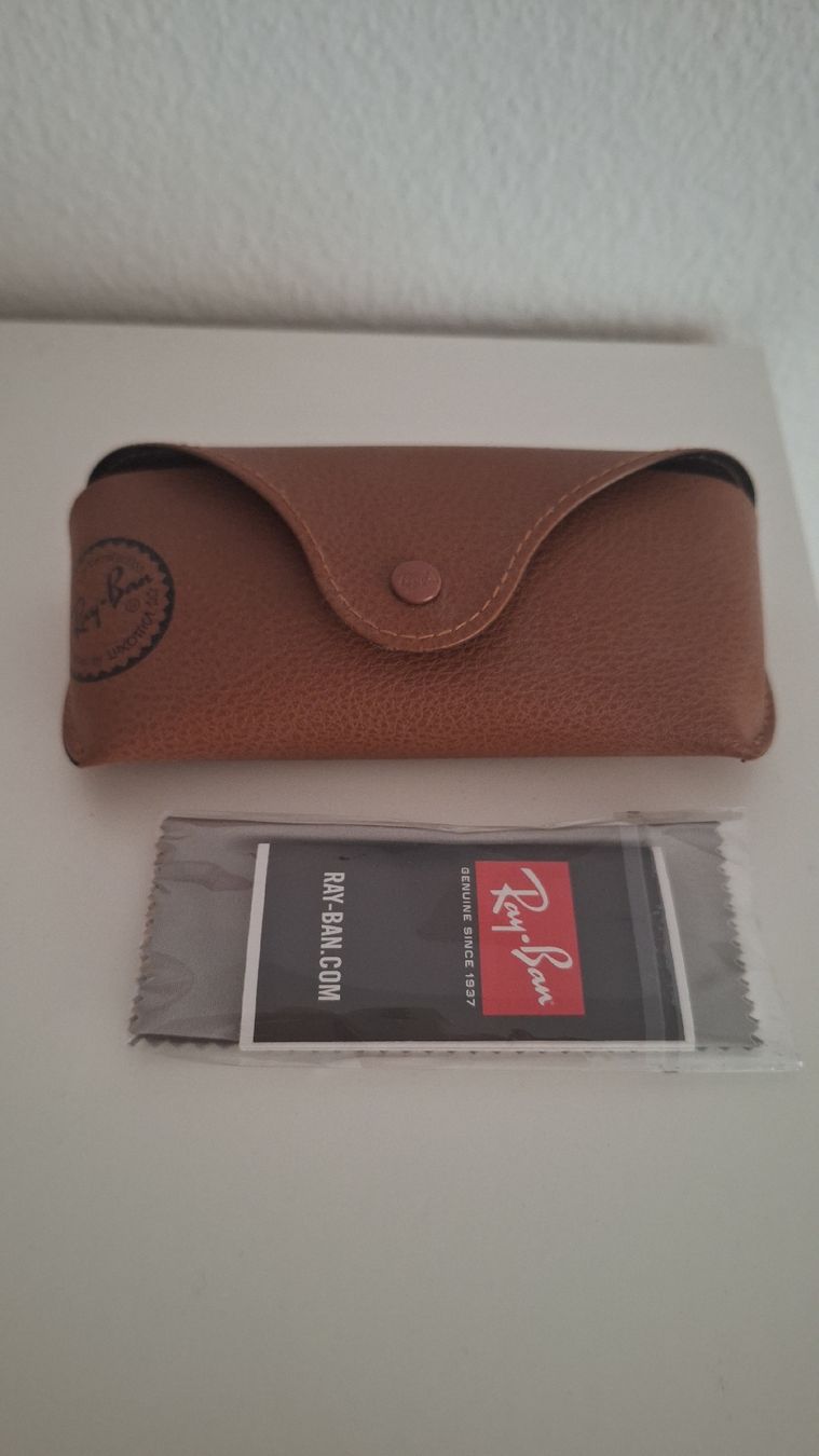 Autres vêtements & accessoires: RayBan Brillenetui – D'occasion à Mumpf par SwissDi