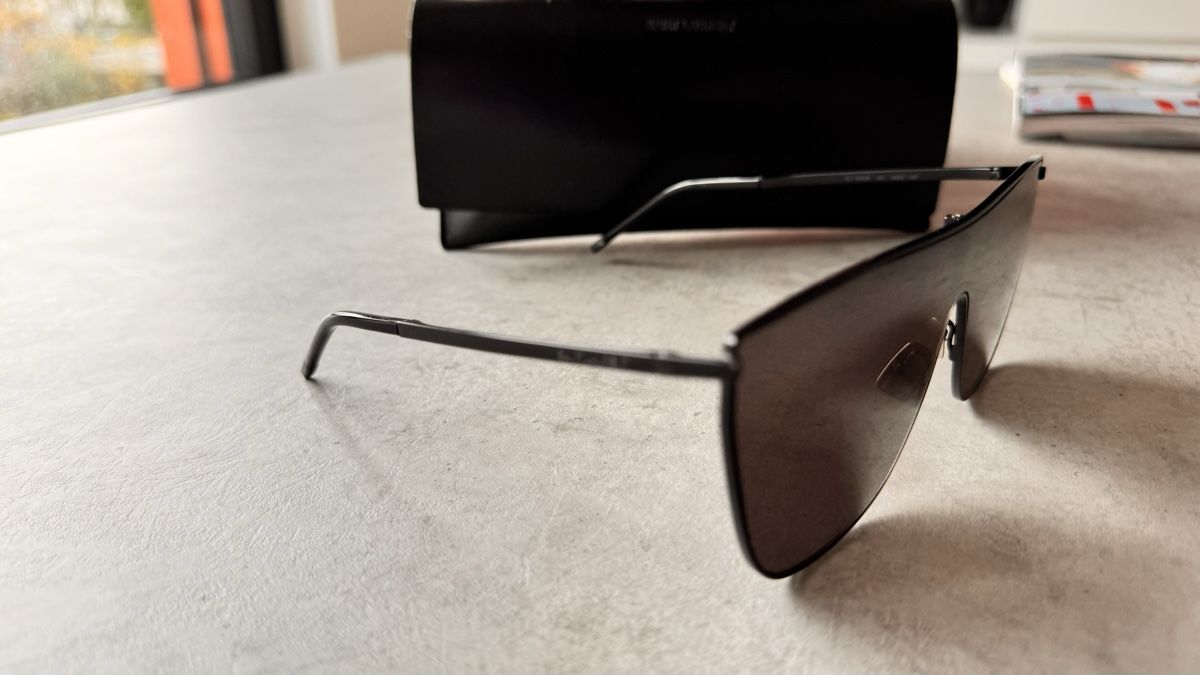 Saint Laurent Occhiali & Lenti: Saint Laurent Damen Sonnenbrille mit Etui – Nuovo (secondo la descrizione) da Bubikon venduto da Mtr1608 1
