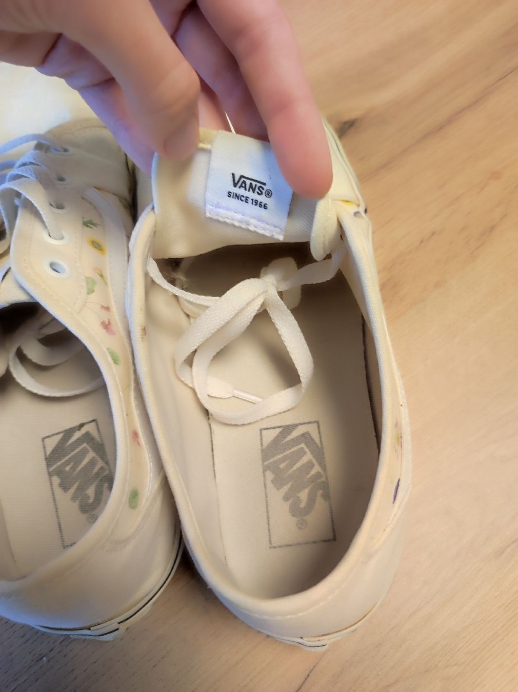 Chaussures femmes: Vans mit Blumen-Muster, Gr. 42 – D'occasion à Arni AG par Rosen11 5