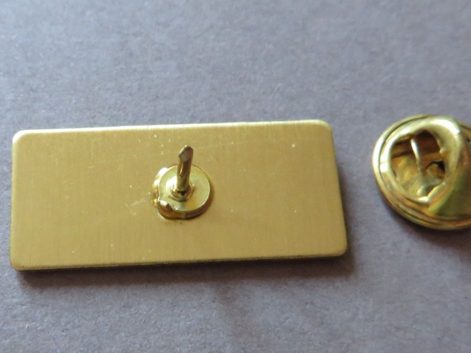 Lindt Placchette & Badge: PIN LINDT CRESTA SCHOKOLADE – Usato da Neuhausen venduto da luckimucki 1