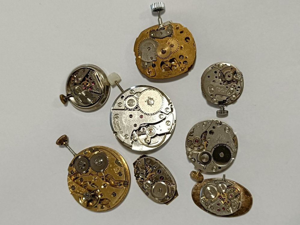 Lot De Pièces Universal Genève Calibre 256 - Mouvements Vintage Montre Movado 388 395