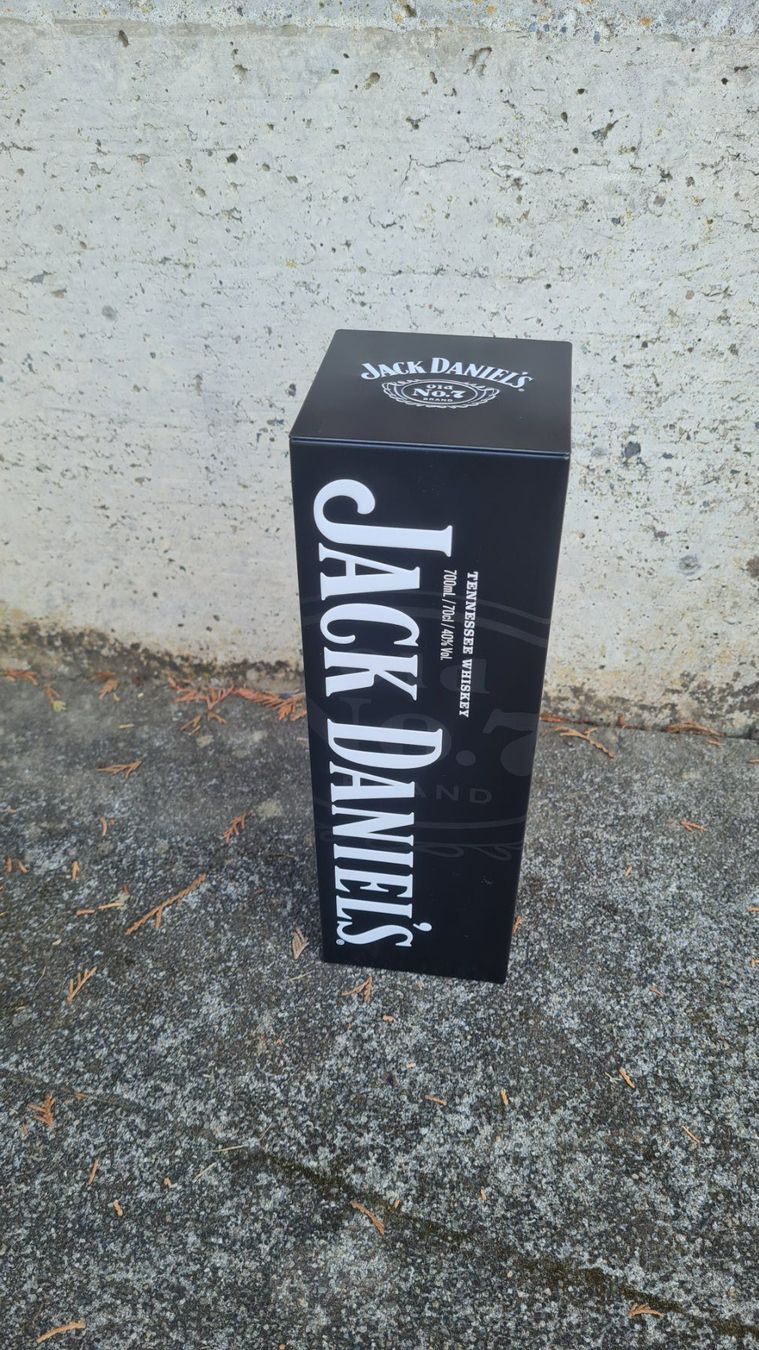 Jack Daniels Spiritueux: Blechdose / Dose / Jack Daniel's / Whisky / Schwarz-Weiss – D'occasion à Safenwil par Husqi2000