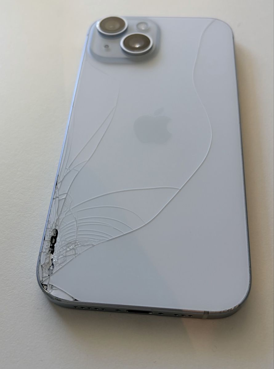 Apple Handys / Smartphones: Iphone 15 – Defekt aus Zürich von zeda85 1