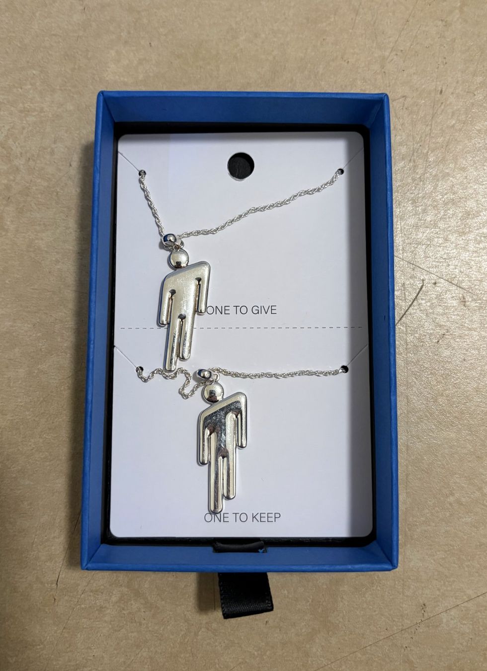 Colliers: Billie eilish Blohsh Silver Necklace 2 Pack – Neuf (Voir description) à Zürich par Nexaro 1