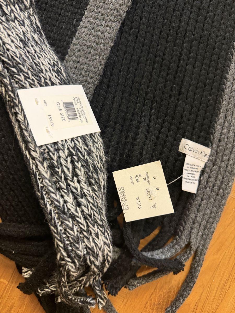 Calvin Klein Foulard & Sciarpe: Calvin Klein Strickschal, neu mit Etikett, NP 55- – Nuovo (secondo la descrizione) da Bern venduto da Golem3 1