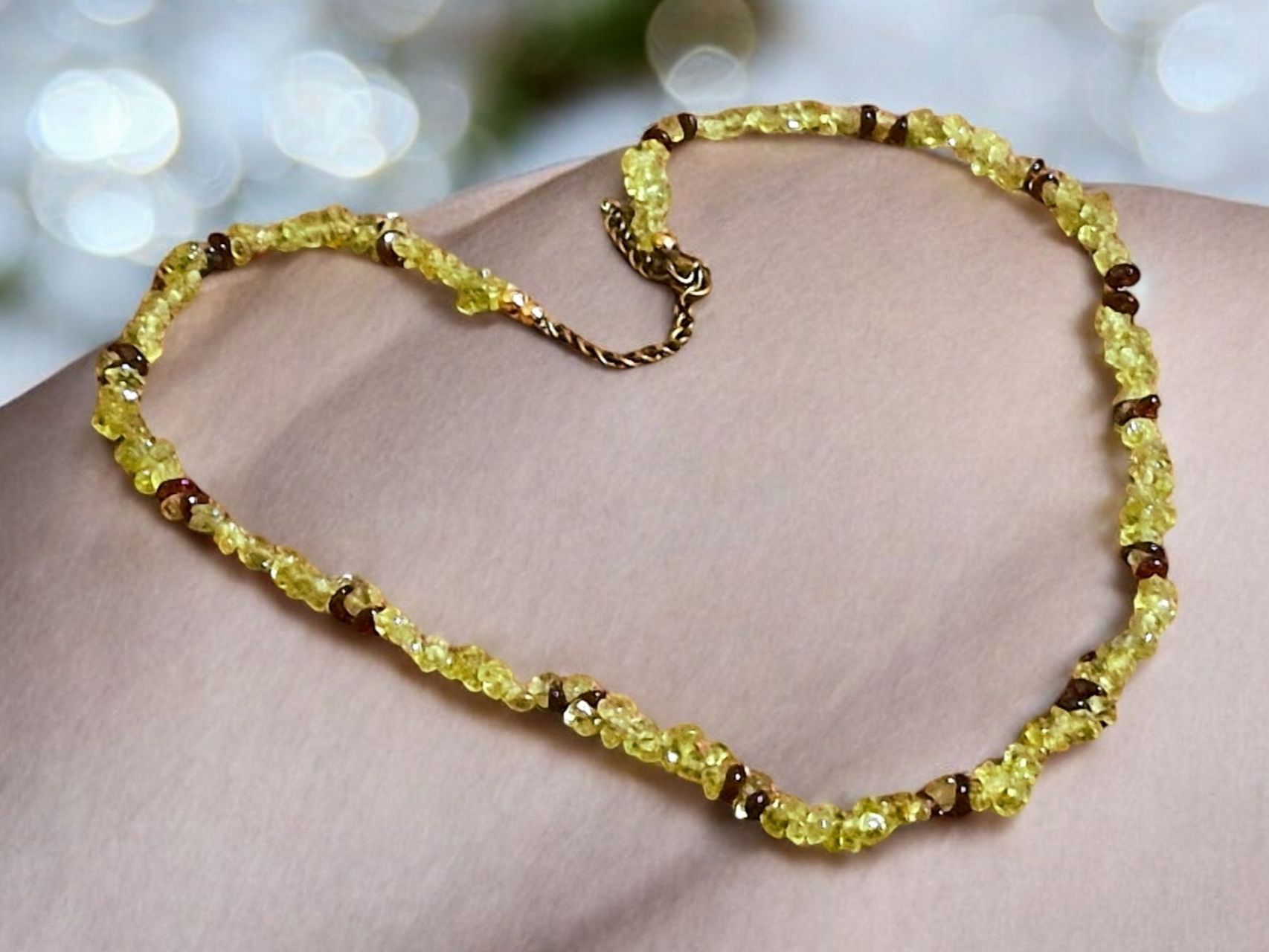 Catenine: Splitterkette handgeknöpft, Peridot & Granat – Nuovo e nell'imballaggio originale da Aarau venduto da Schmuckhoehle_MD 6