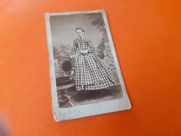 SCHWIIZER JUGEND DAZUMAL - JEUNE FEMME - CHAUX-de-FONDS