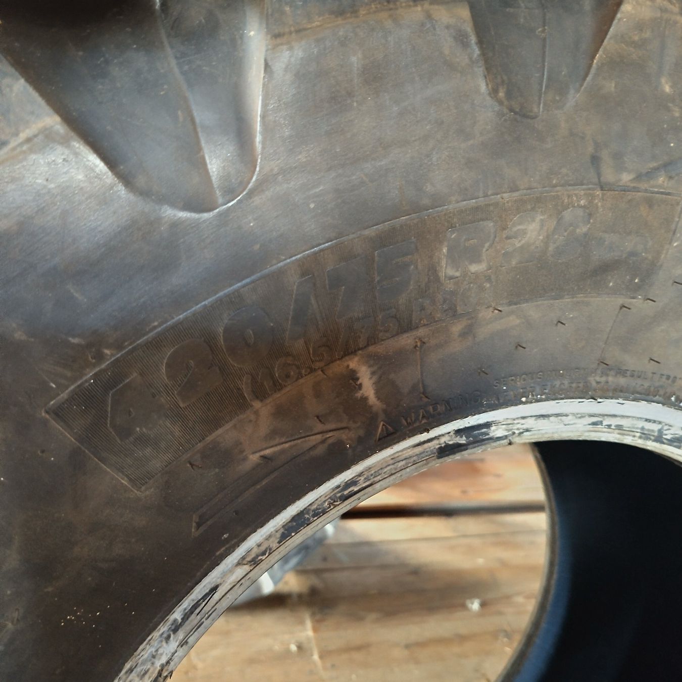 Trattori: Pneu 420/75 R20 – Usato da Herisau venduto da kobiza 4