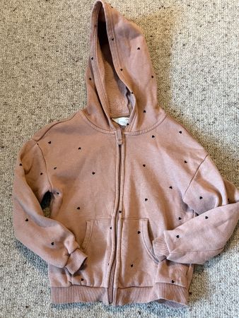 H&M Mädchen Zip-Hoodie Gr. 122/128 mit Herzchen Muster