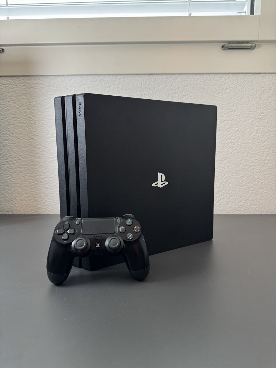 Sony Konsolen: PlayStation 4 Pro 1TB Konsole mit Controller – Gebraucht aus Schmitten FR von rap_fg5t