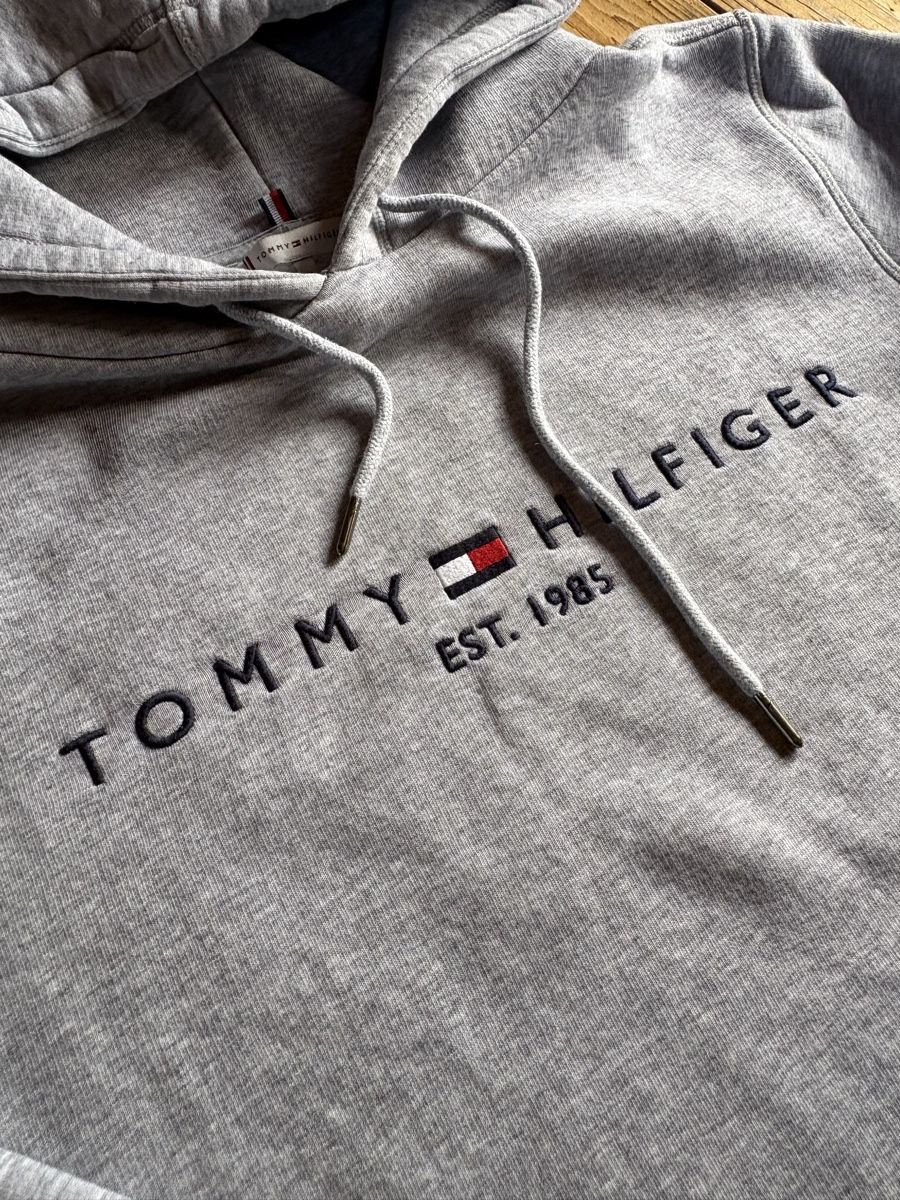 Tommy Hilfiger Pullover & Sweatshirts: Tommy Hilfiger Hoodie – Gebraucht aus Gümligen von lou_zm9f