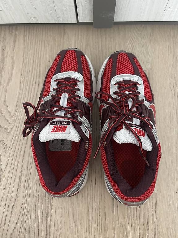 Chaussures femmes: Nike vomero 5 – D'occasion à Mendrisio par yus_gtq7 2