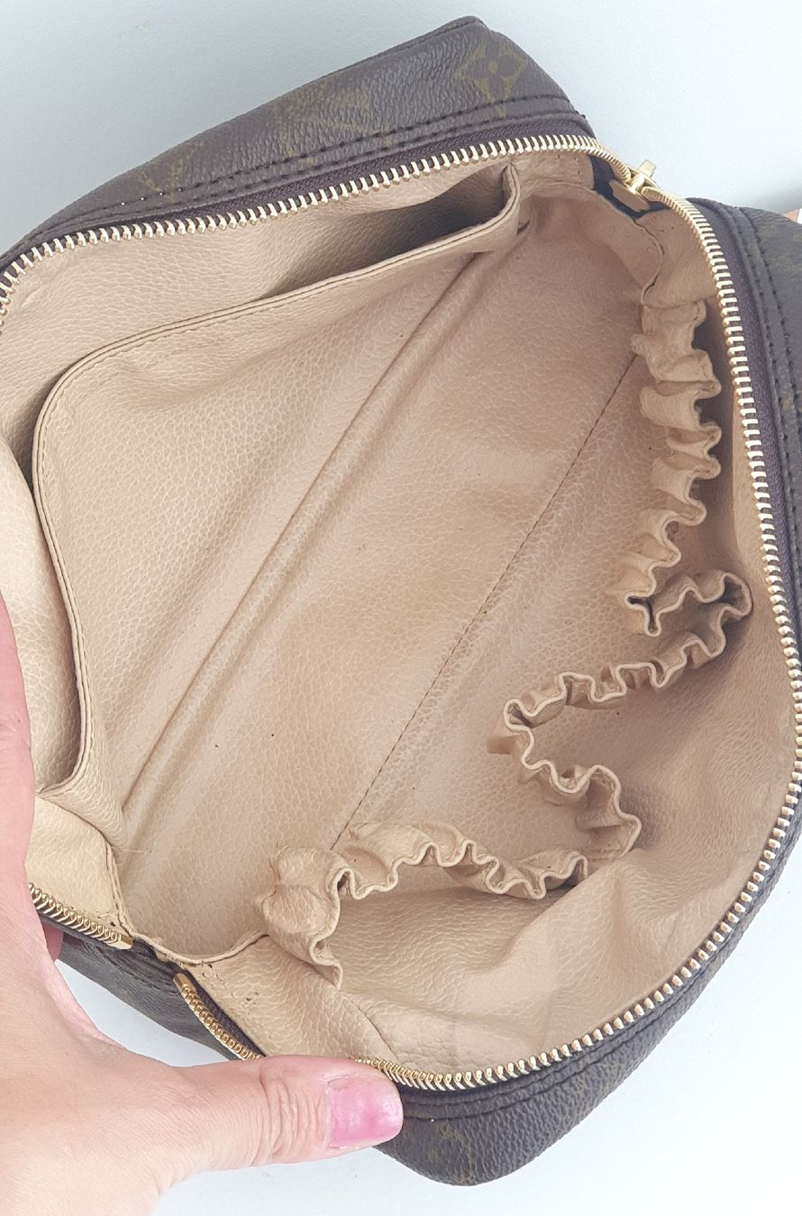 Louis Vuitton Trousses de maquillage: Louis Vuitton PM Necessaire Monogram Canvas – D'occasion à Niederteufen par Mira_72 7