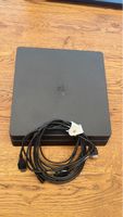 Playstation 4 Slim Konsole mit Kabeln guter Zustand