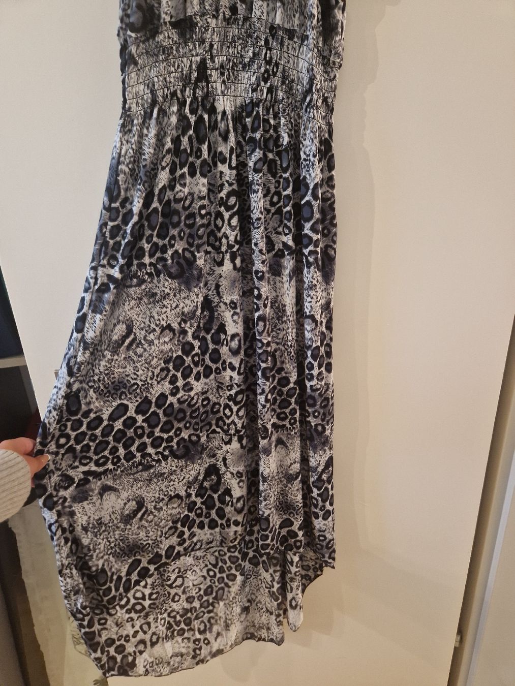 Vestiti: kleid leopard grauschwarz – Nuovo (secondo la descrizione) da Ebikon venduto da kov_9vqb 1