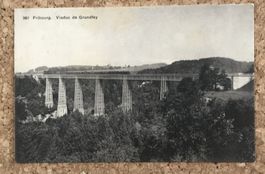 ANSICHTSKARTE LOKOMOTIVE MIT ZUG AUF BRÜCKE FRIBOURG