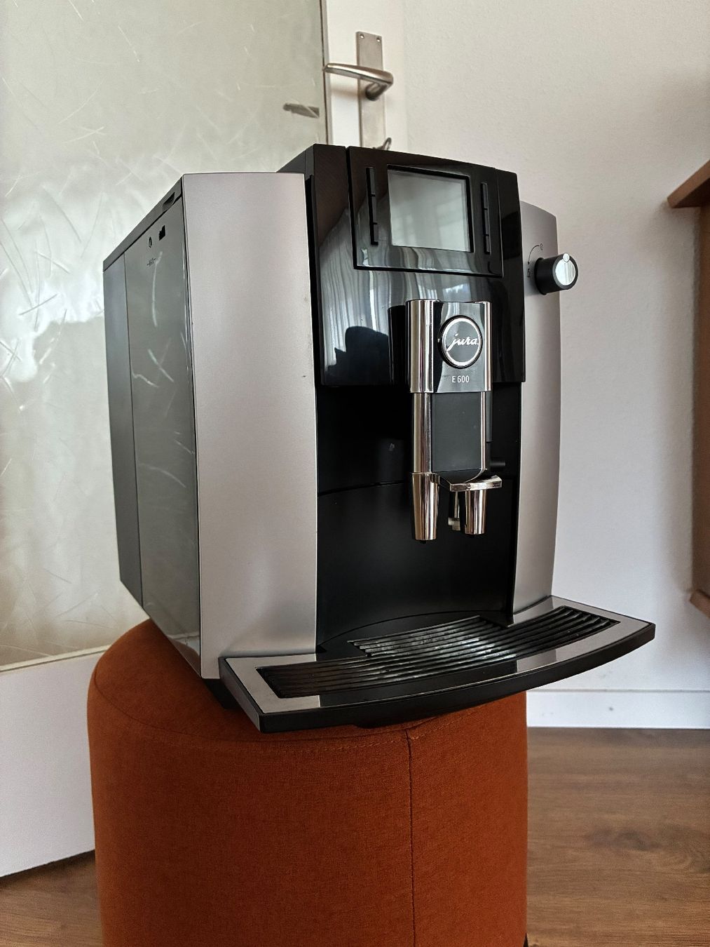 Jura Machines à café & Machines à expresso: Jura E600 Kaffeemaschine | ERROR 8 – Défectueux à Stansstad par DTR7PT 1