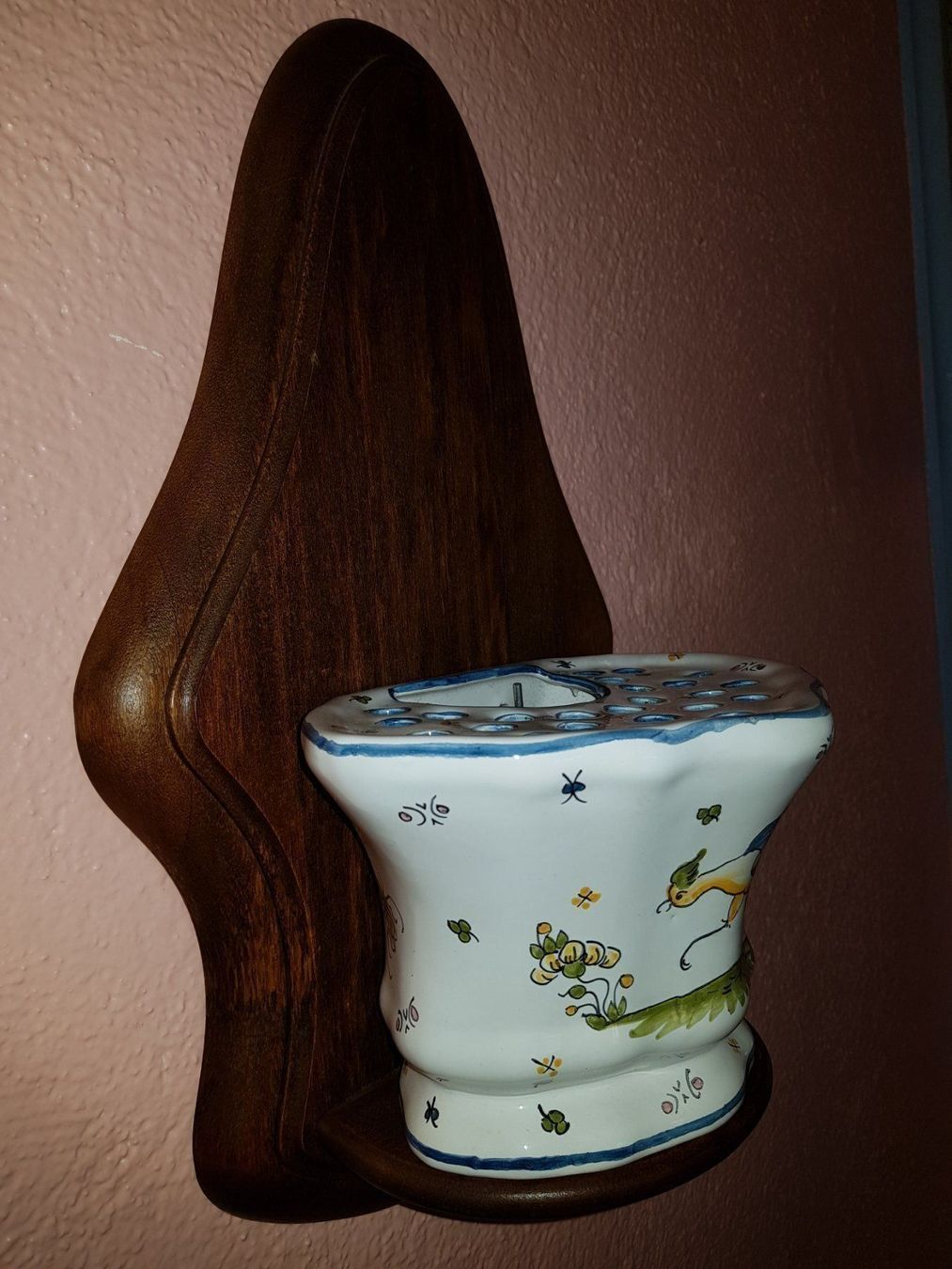 Vasi & Recipienti: Pique fleurs mural en faïence Moustiers – Usato da Cossonay-ville venduto da Super-Price-Quality 3