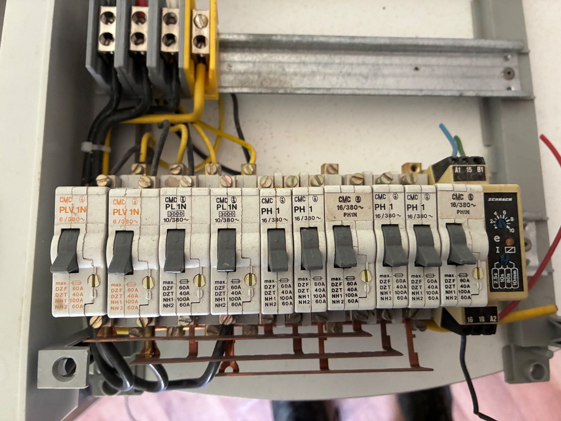 Alimentation électrique: Elektroverteilung Tableau LS Sicherungen – D'occasion à Thayngen par stammsani 2