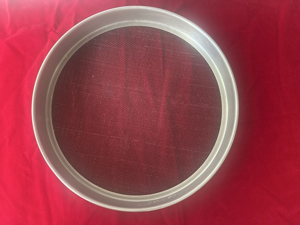 Sigg Küchengeräte: Sieb Dörrex Metall Sieb Durchmesser ca. 30cm SIGG – Gebraucht aus Zürich von Chaeffeler 1