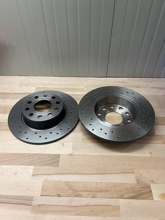 Tutti pezzi di ricambio auto: Dischi forati Brembo  – Usato da Prosito venduto da Nic_111