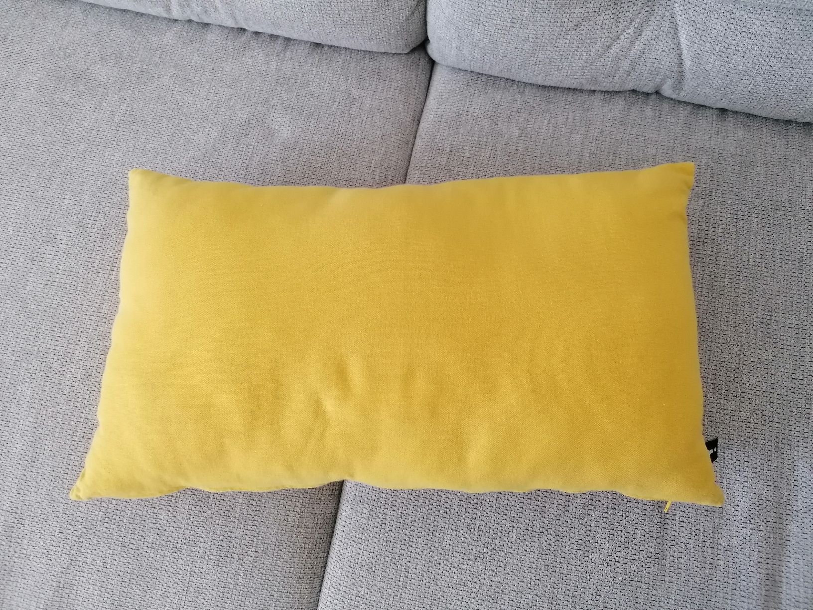 Pfister Coussins: Nice Yellow Sofa Cushion  – D'occasion à Zürich par thesuccessnow