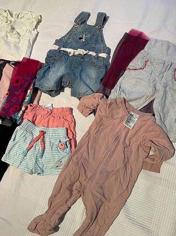 Lotti & Set di vestiti: Mädchenkleider Grösse 68 – Usato da Dietlikon venduto da moischa 1
