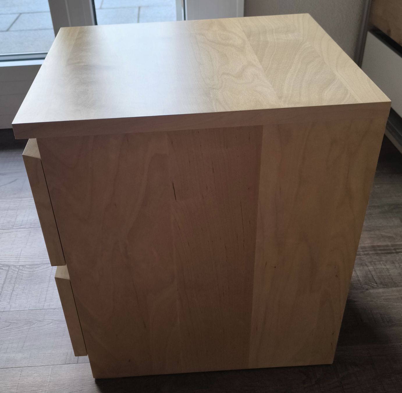 Ikea Tables de nuit: 2 Nachttischen von IKEA  MALM mit Gebrauchspuren – D'occasion à Oberwil-Lieli par Atom17 1