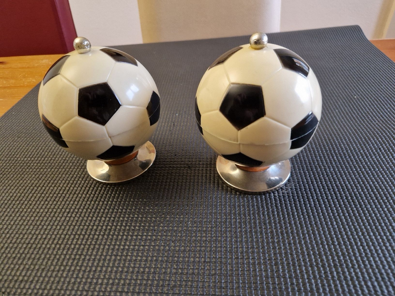 Portacenere: Fussball Vintage Aschenbecher / Zigarettenhalter – Usato da Fislisbach venduto da mka_km8f 1