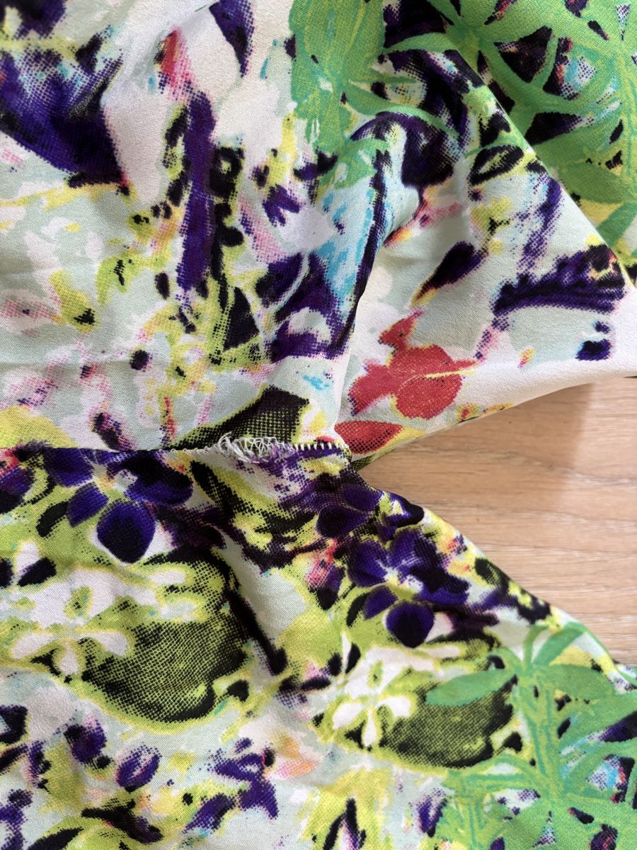 Hosen: Hosen mit Blumenmuster leicht / gebrauchter Zustand – Defekt aus Andelfingen von Niki214 1