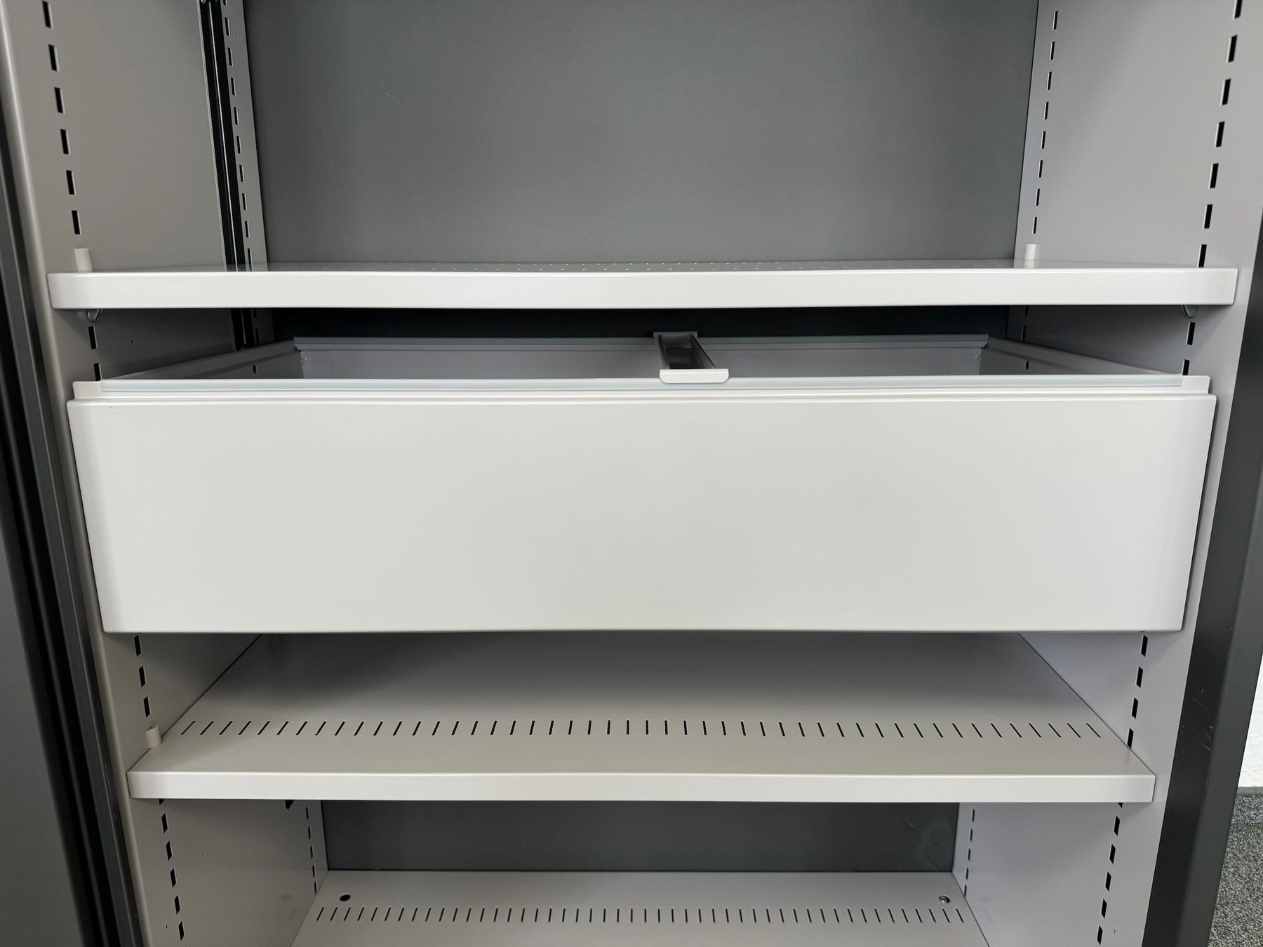 Lista Banconi: Lista Office LO Storage Hängeregister-Einsatz Hellgrau – Usato da Schönenwerd venduto da mcofficeshop