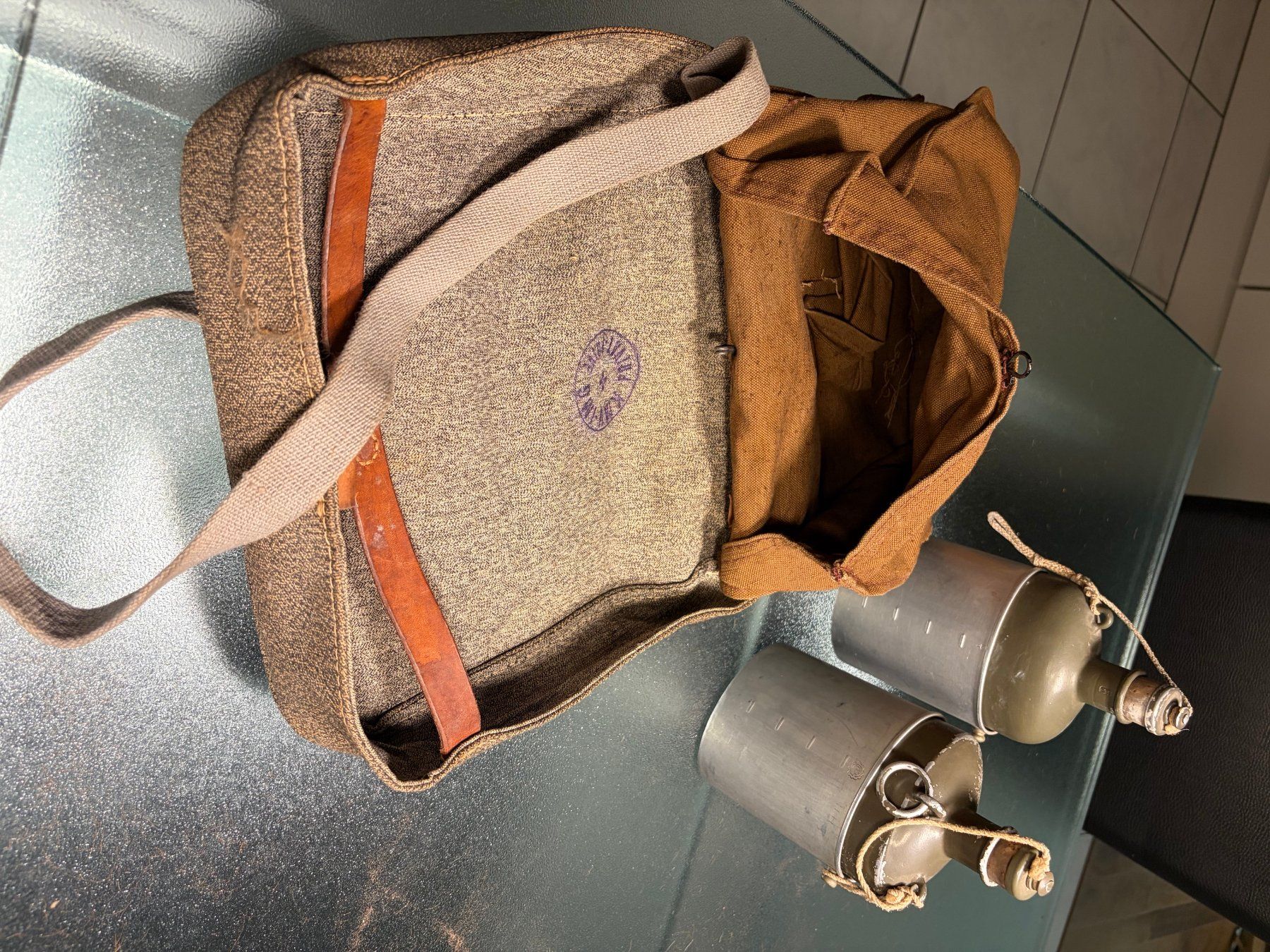 Schweizer Armee Attrezzatura & Pezzi di ricambio: Feldflaschen inkl. Tragtasche Schweizer Armee – Usato da Aarwangen venduto da concorde58 5