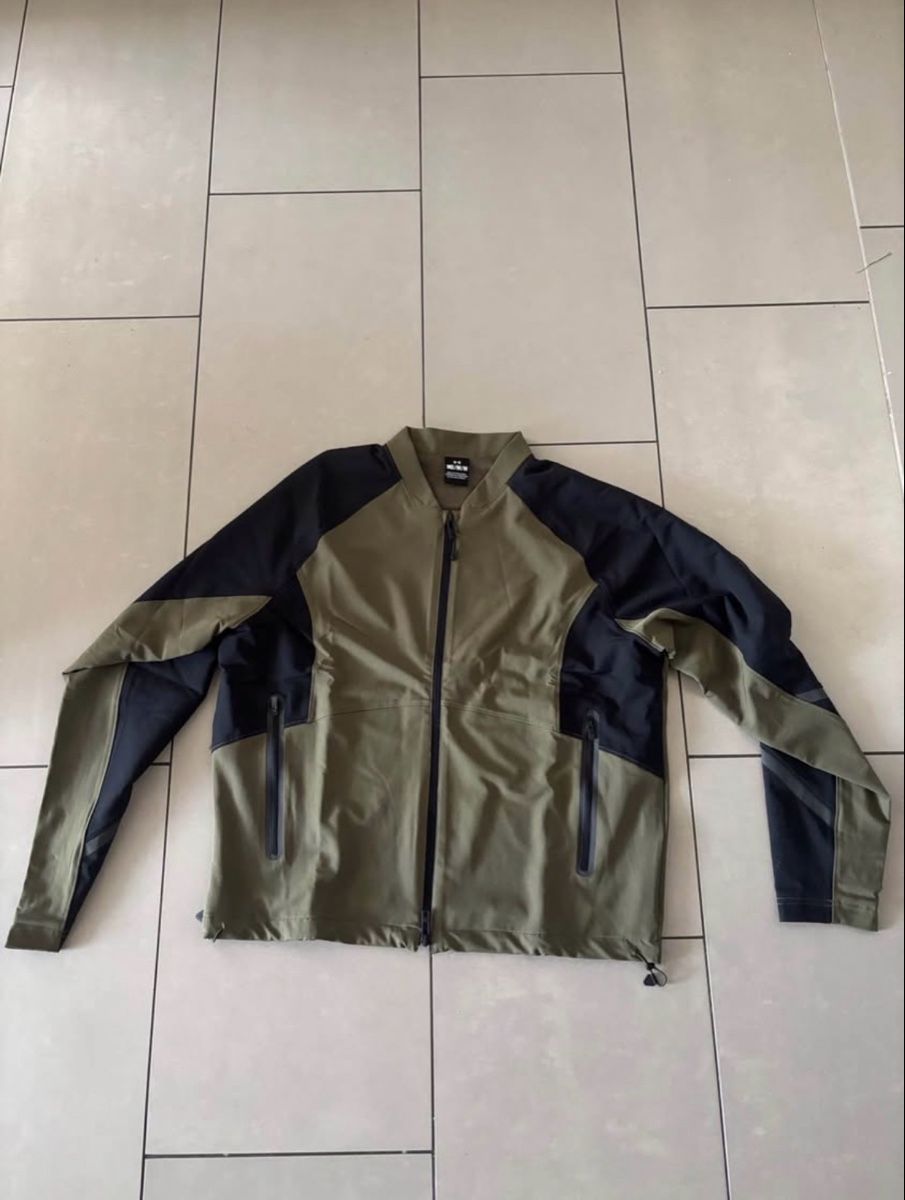 Under Armour Vestes: Under armour jacket – Neuf avec emballage d'origine à Marly par run_lv7k