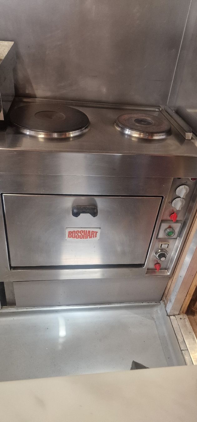 Elettrodomestici da cucina: Gastro Kocherd mit Backofen – Usato da Zürich venduto da zh_tech