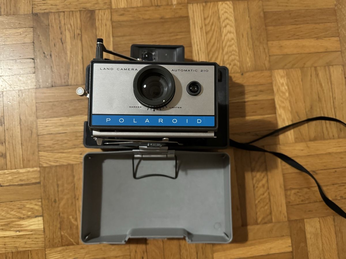 Polaroid Kamera: Polaroid Land Kamera 210 – Gebraucht aus Muri b. Bern von saeny