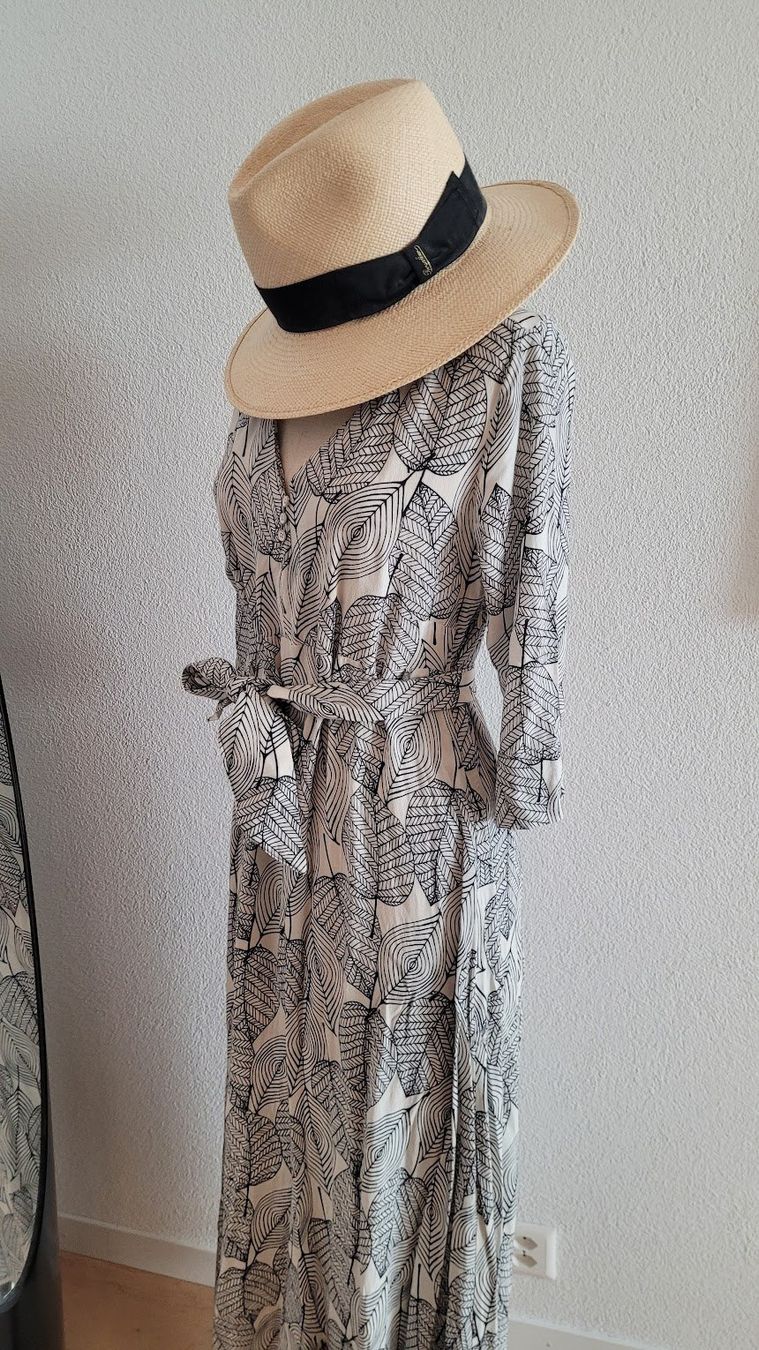 Nile Vestiti: Kleid "Nile" Gr. M – Usato da Rieden AG venduto da Tsebeh