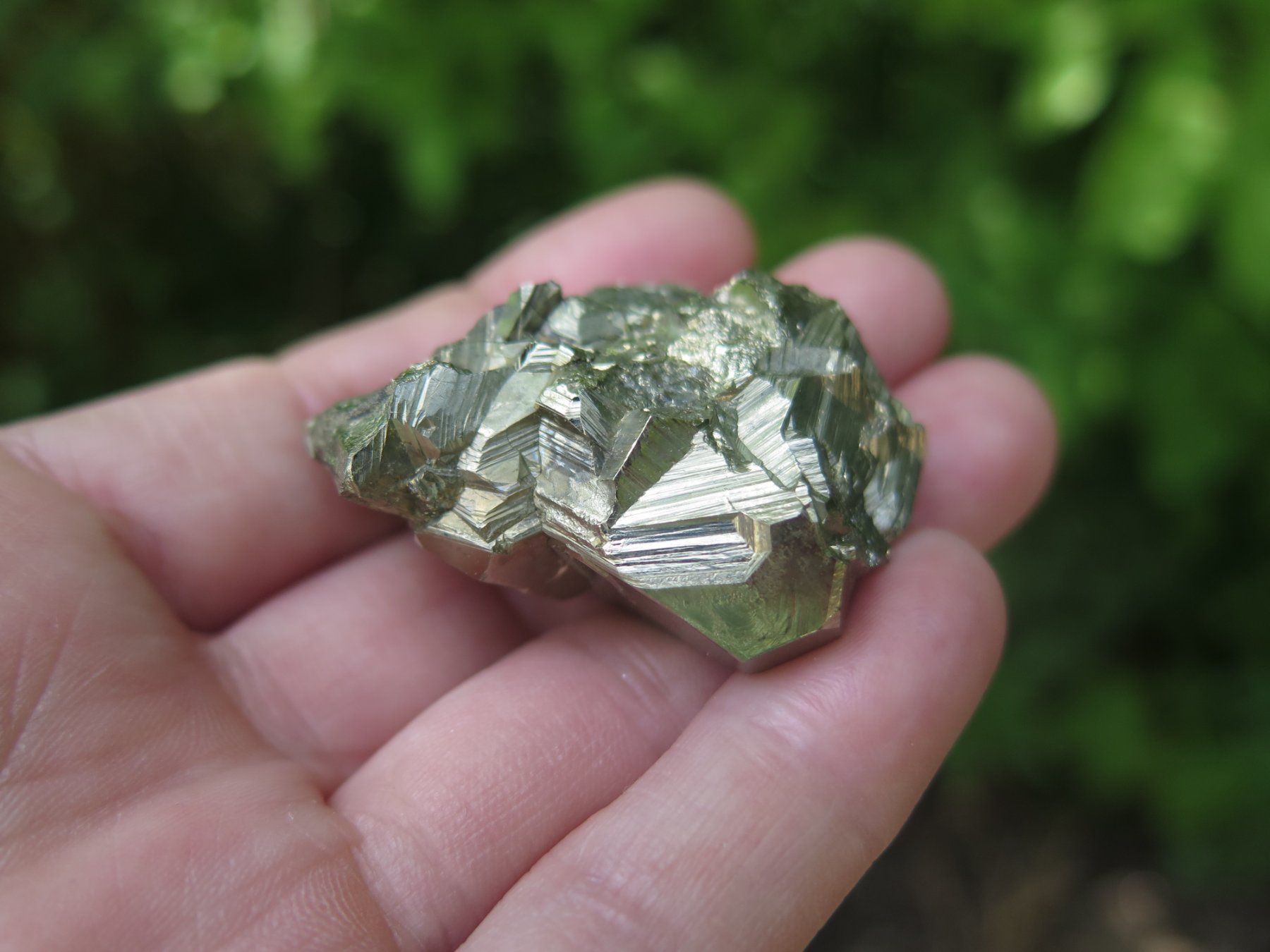 Mineralien & Heilsteine: Pyrit Oktaeder von Peru – Gebraucht aus Schaffhausen von Yamakana51L8736OQ8 6