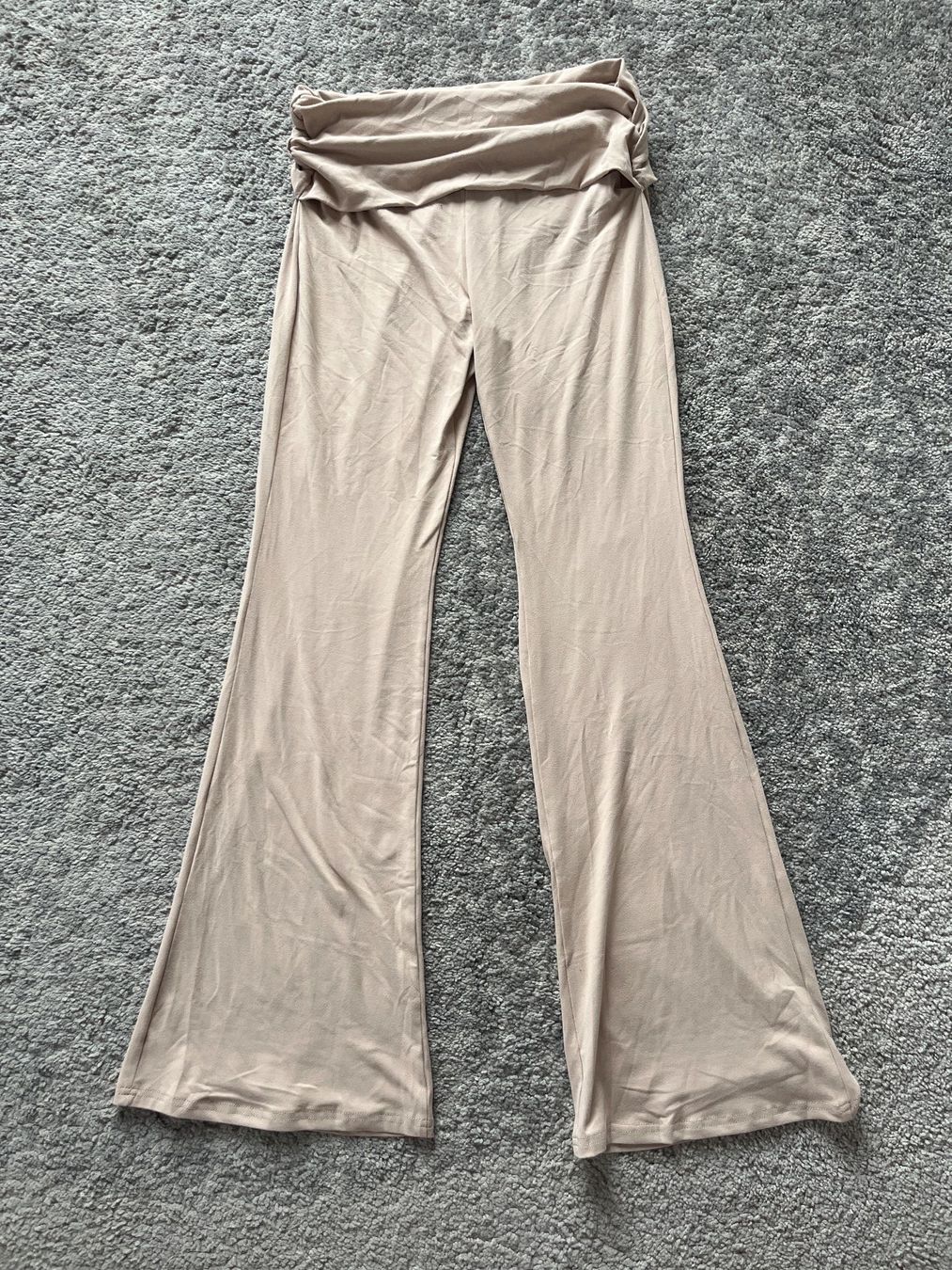 Shein Pantaloni: Pantalon beige taille haute – Nuovo (secondo la descrizione) da Lausanne venduto da mae_dj7r